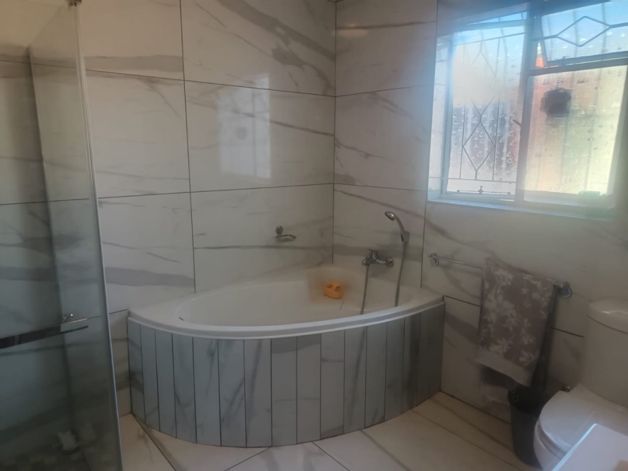 4 Bedroom Property for Sale in Beaconsfield Northern Cape